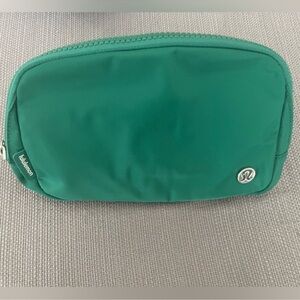 Lululemon Everywhere Belt Bag 1L - Cascadia Green
